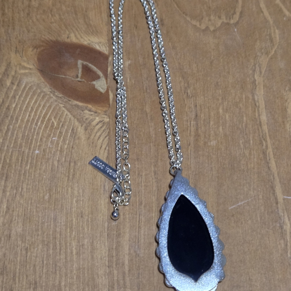 Kendra Scott Vintage Rosalie necklace 😍